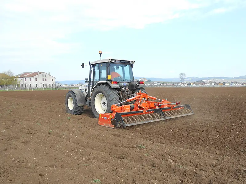 Zusammenklappbare kreiselegge Gemini 1 mit ein Rotordrehgeschwndigkeiten Schlepper 80 - 150 PS