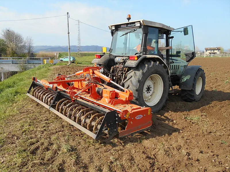 Zusammenklappbare kreiselegge Gemini 1 mit ein Rotordrehgeschwndigkeiten Schlepper 80 - 150 PS